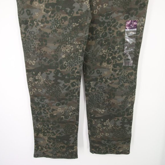 Gloria Vanderbilt Green Camouflage Pants Slimming Stretch Jeans Size 16 NWT - Picture 3 of 12